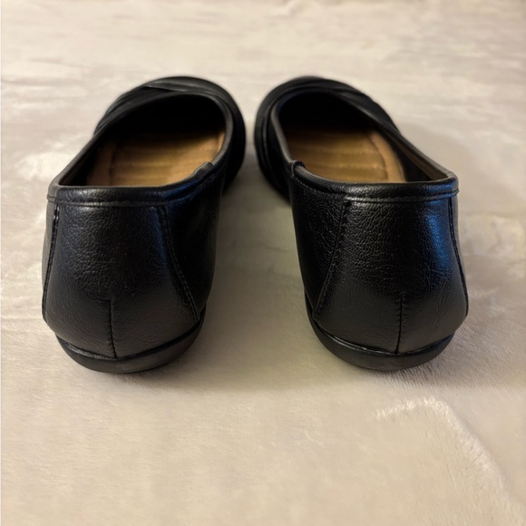 White Mountain Black Gathered Flats - Picture 5 of 7